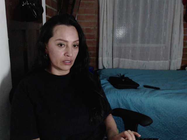 lunaws11 live cam on BongaCams