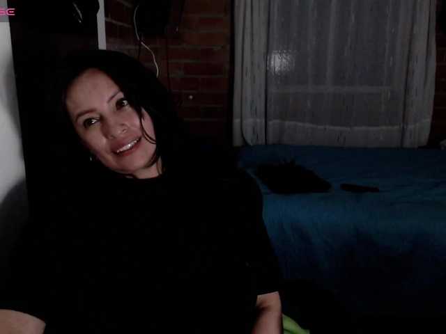 lunaws11 live cam on BongaCams