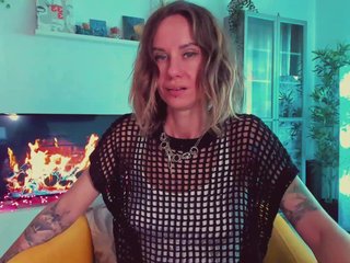 KiraXO Porn Show