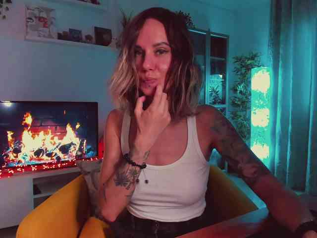 KiraXO webcam