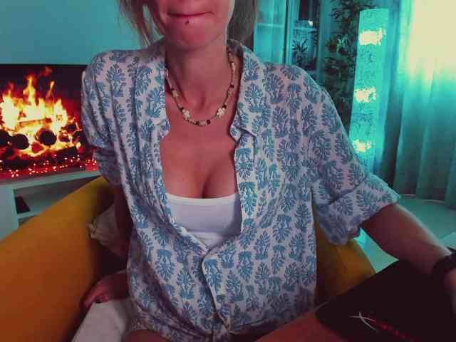 KiraXO webcam