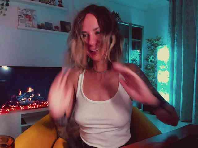 KiraXO webcam
