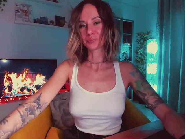 KiraXO webcam