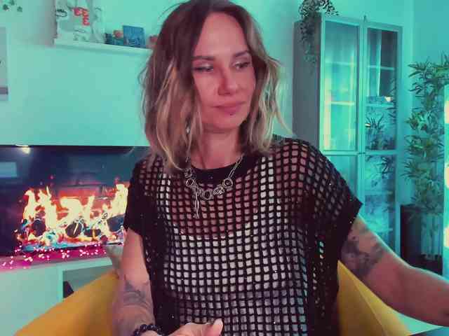 KiraXO webcam