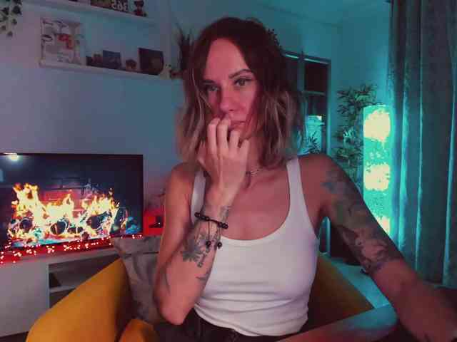 KiraXO webcam