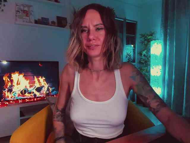KiraXO webcam