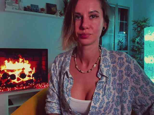 KiraXO webcam