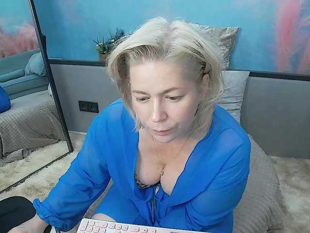 LoraMiss live cam on BongaCams