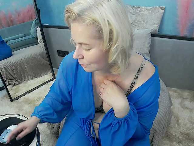 LoraMiss live cam on BongaCams