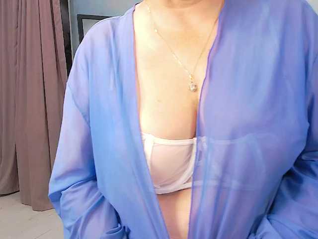 LoraMiss live cam on BongaCams