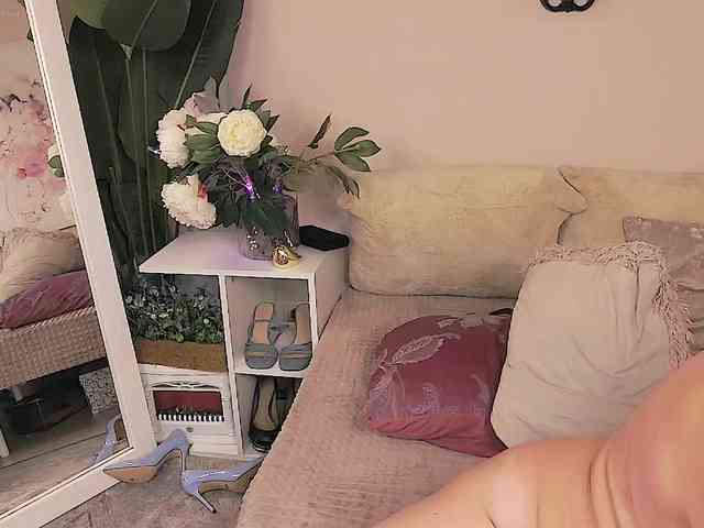 LoraMiss webcam