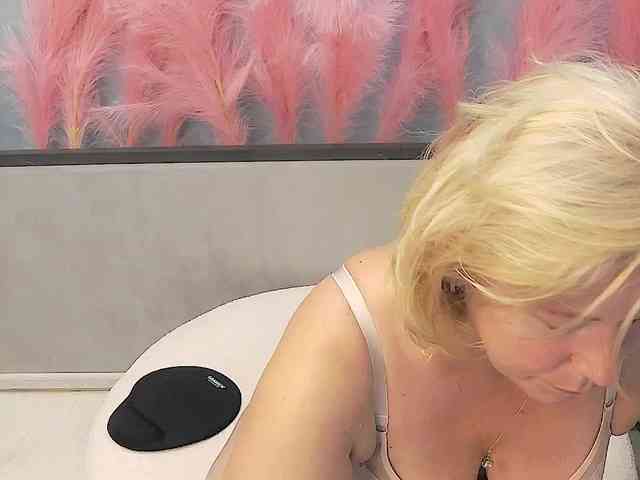 LoraMiss webcam