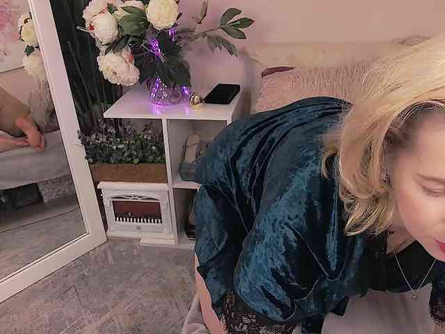 LoraMiss webcam