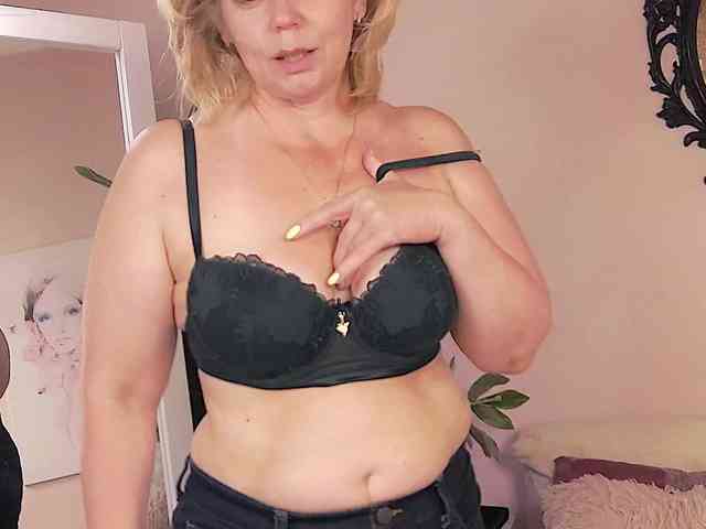 LoraMiss webcam