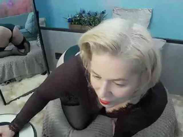LoraMiss webcam