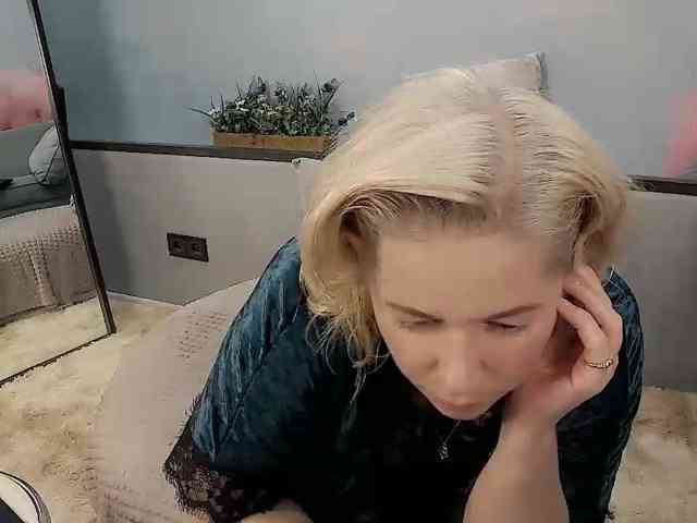 LoraMiss webcam