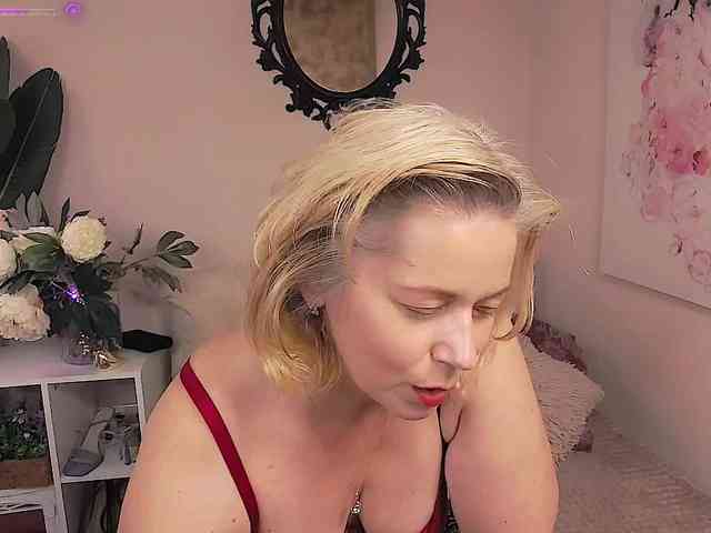 LoraMiss webcam