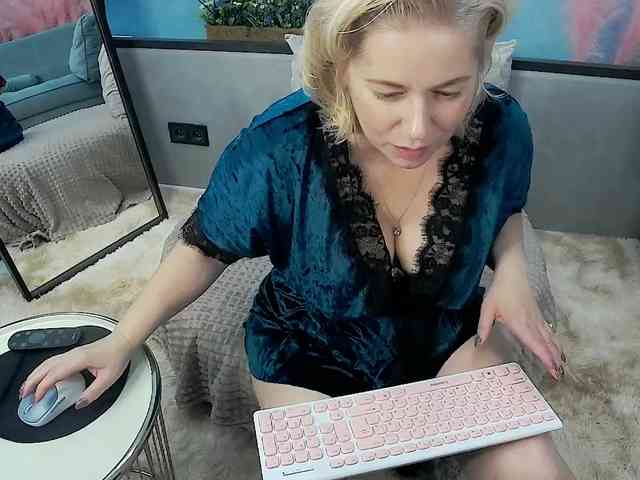 LoraMiss webcam