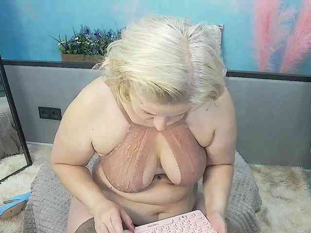 LoraMiss webcam