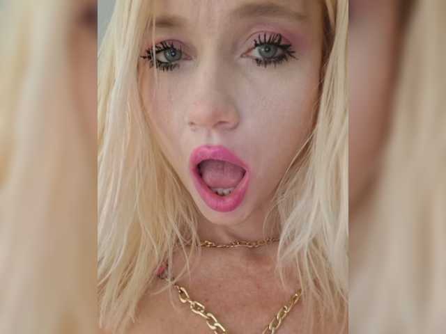 AlinaLoves live webcam show