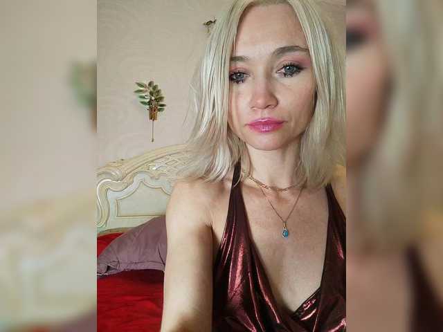  AlinaLoves chat room