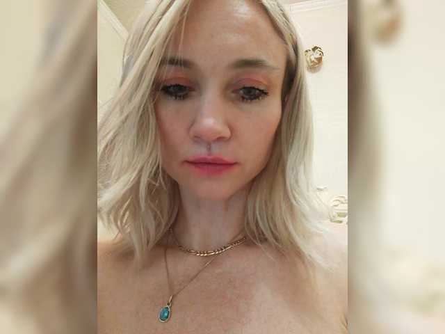  AlinaLoves chat room