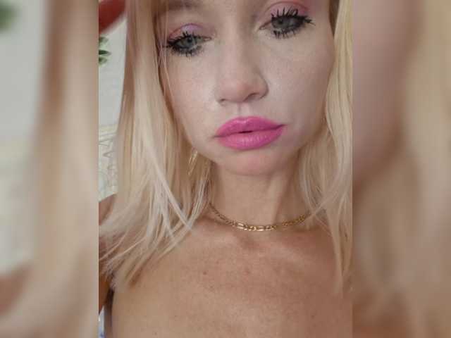 AlinaLoves live webcam show