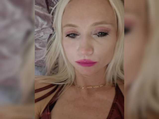 AlinaLoves live cam
