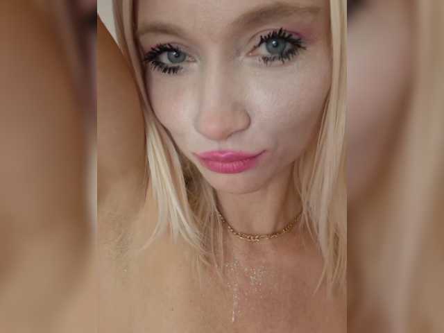 AlinaLoves live webcam show