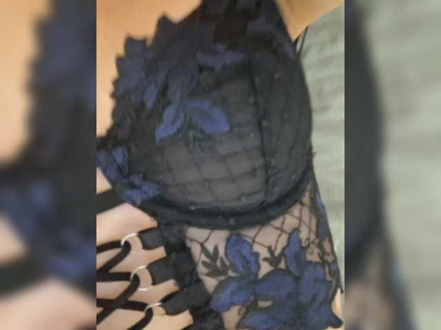 AlinaLoves live cam on BongaCams