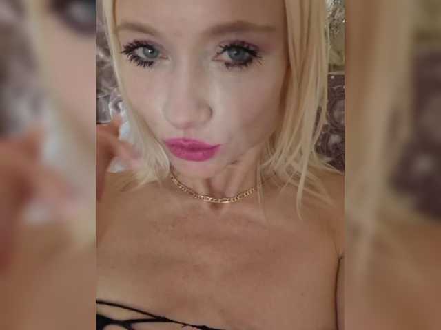 AlinaLoves live webcam show