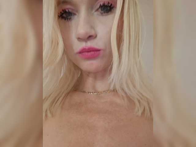 AlinaLoves live webcam show