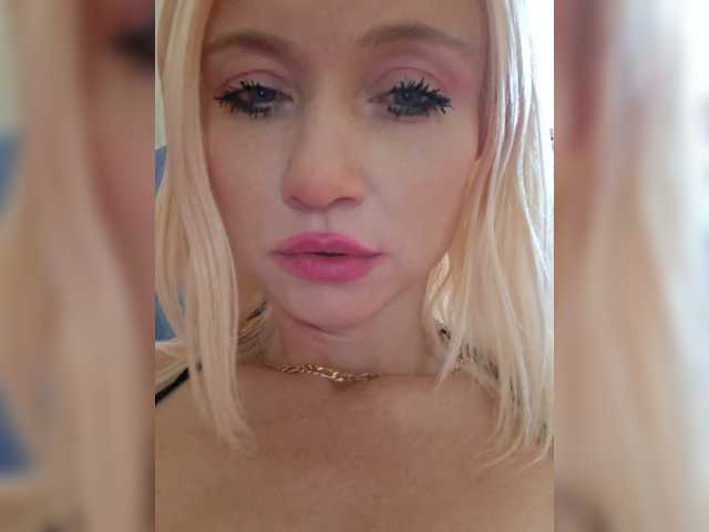 AlinaLoves live cam on BongaCams