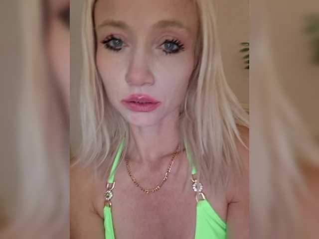 AlinaLoves live cam on BongaCams