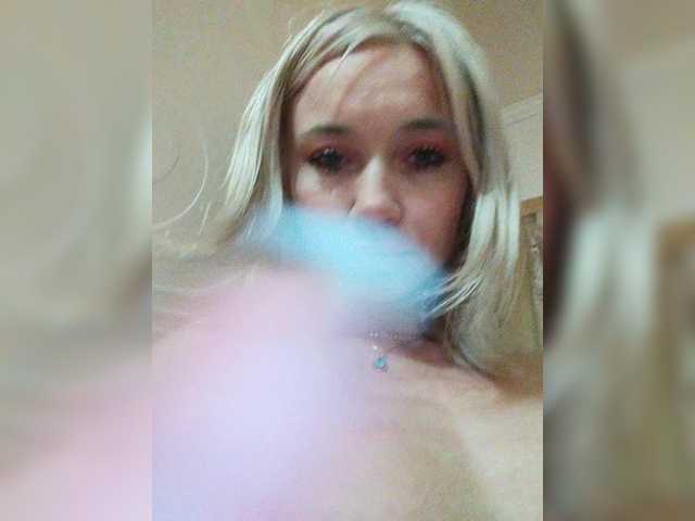  AlinaLoves chat room