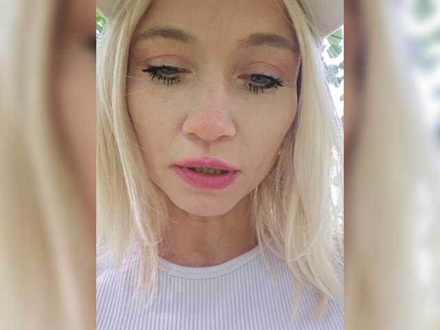 AlinaLoves live cam on BongaCams