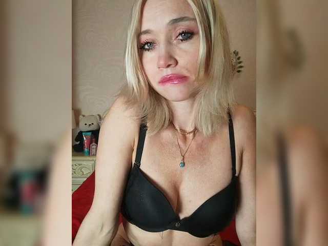 AlinaLoves's BongaCams show and profile