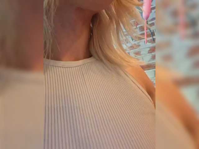 AlinaLoves live cam on BongaCams