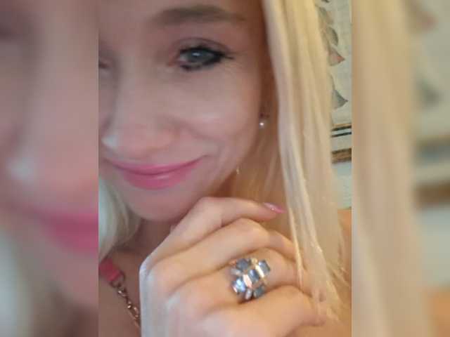AlinaLoves live cam on BongaCams