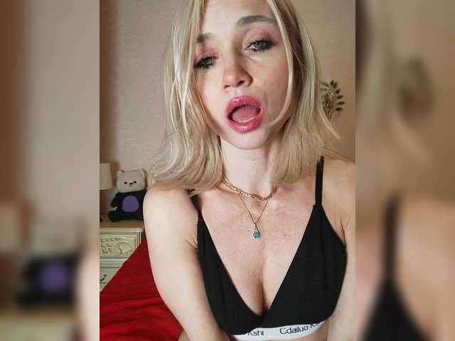 AlinaLoves's BongaCams show and profile