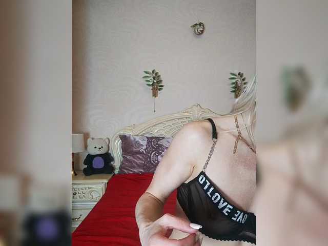  AlinaLoves chat room