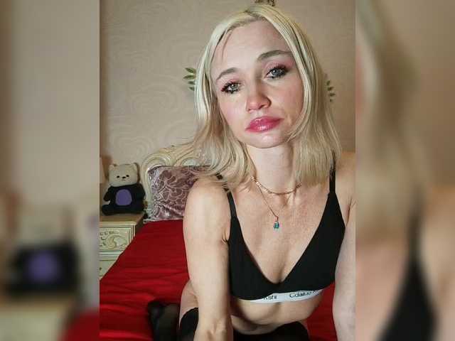 AlinaLoves's BongaCams show and profile