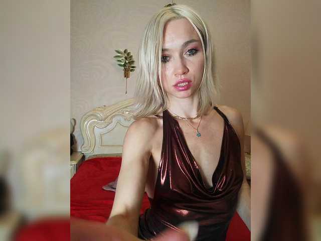 AlinaLoves's BongaCams show and profile