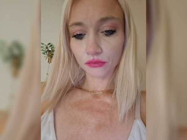 Alinaloves live cam