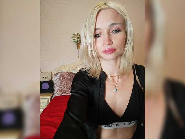 AlinaLoves's BongaCams show and profile