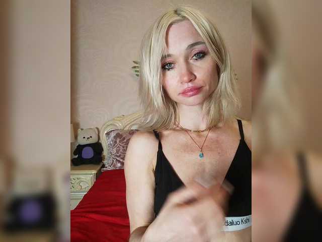 AlinaLoves's BongaCams show and profile