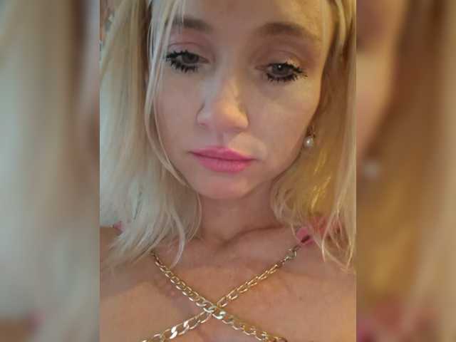 AlinaLoves live cam on BongaCams