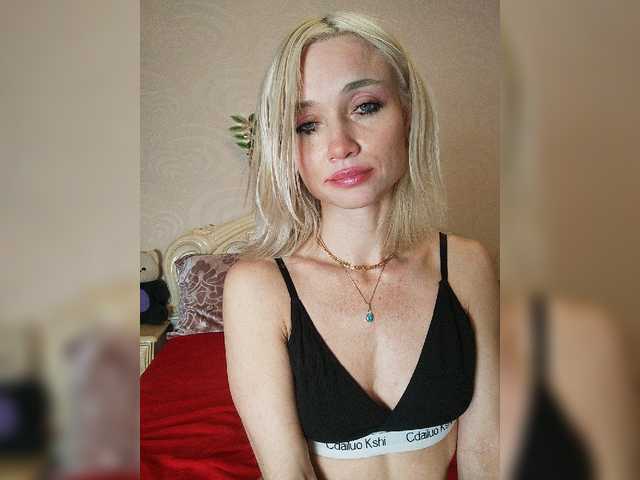AlinaLoves's BongaCams show and profile