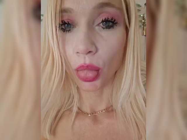 AlinaLoves live webcam show