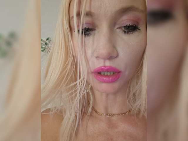 AlinaLoves live webcam show